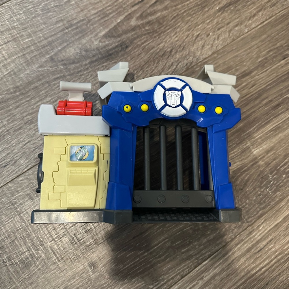 Transformers Rescue Bot Bank Heist - Picture 3 of 12